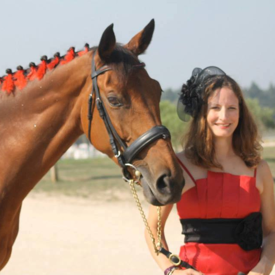 Charlotte lors de l'épreuve d'élégance avec sa jument