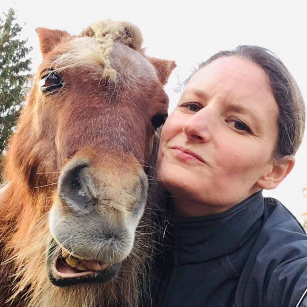 selfie entre Charlotte Gailhard et son poney