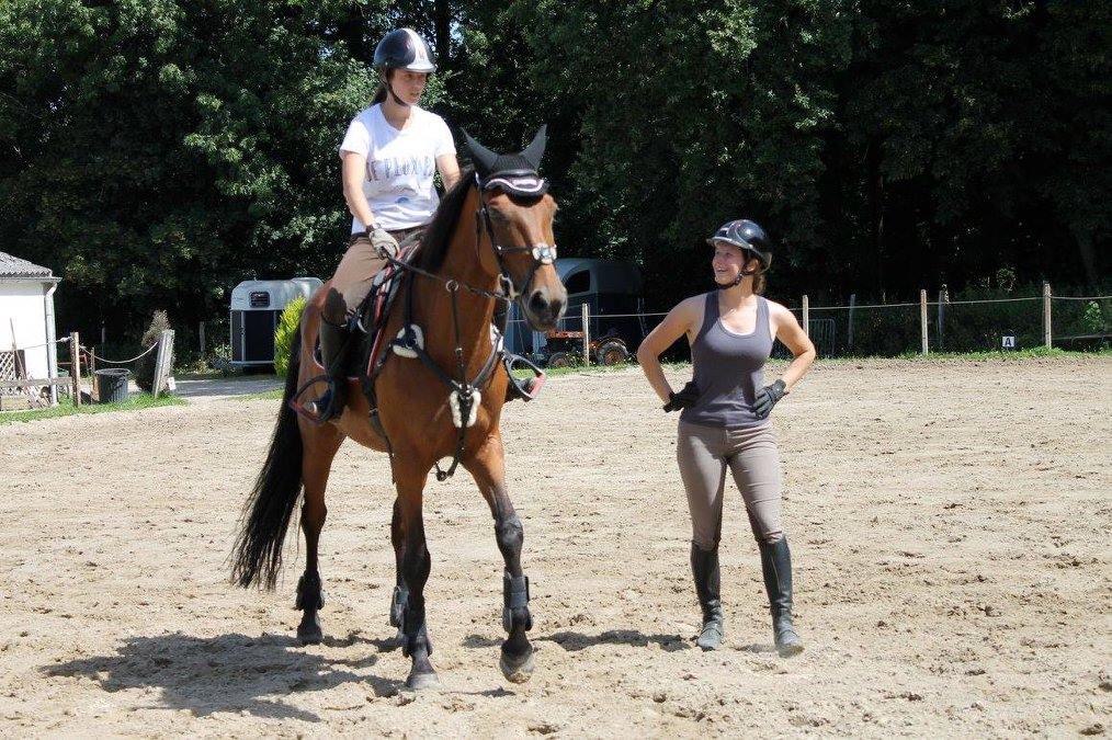 Monitrice d'équitation